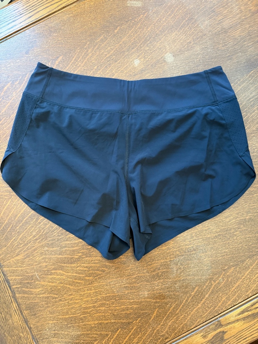 EUC Athleta Run With It 3.5” Shorts - Black - Size Large